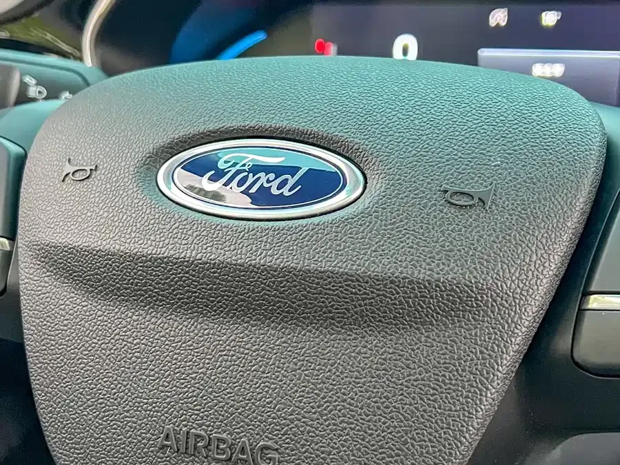 Ford Focus Focus 2022 Sedan EcoBoost 180 Automatic Competition Edition 2022 — миниатюра 3
