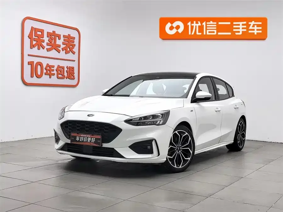 Ford Focus Focus 2021 hatchback EcoBoost 180 automatic ST Line 2022 — фото 1, купить с доставкой в Москву