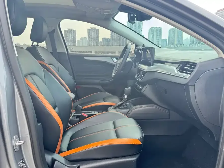 Ford Focus Focus 2022 Sedan EcoBoost 180 Automatic Competition Edition 2023 — миниатюра 2