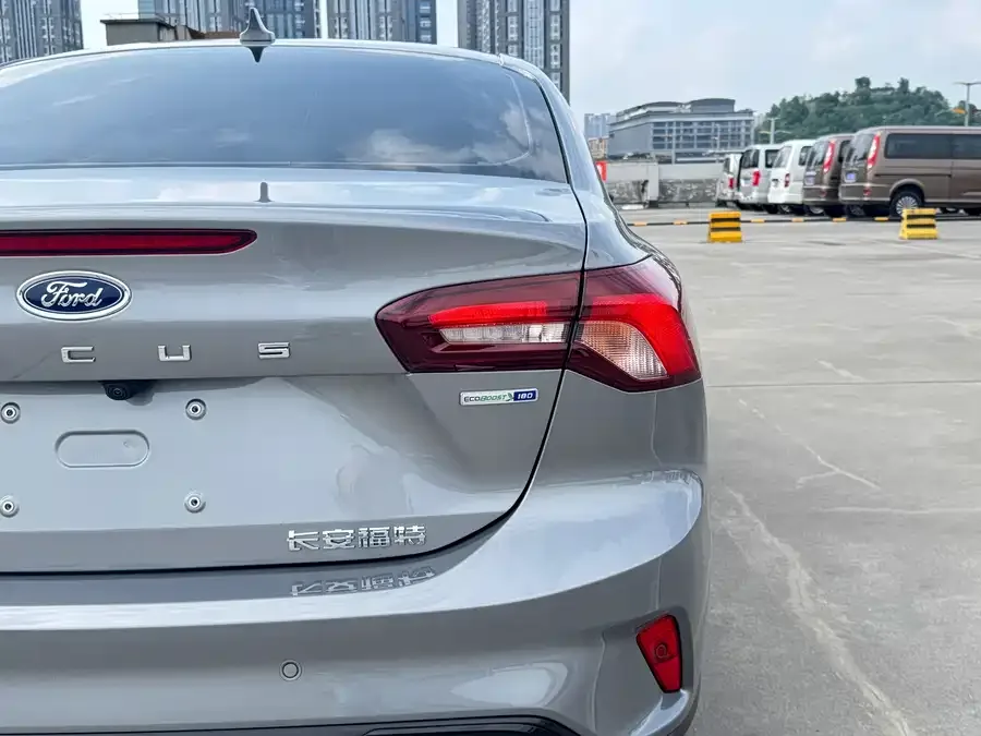 Ford Focus Focus 2022 Sedan EcoBoost 180 Automatic Competition Edition 2023 — миниатюра 5