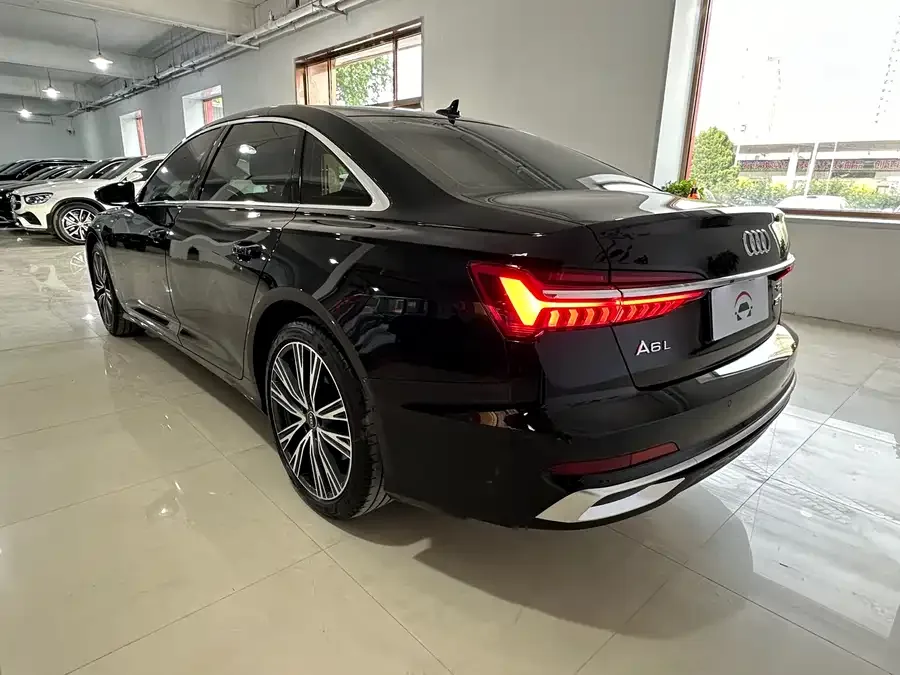 Audi A6L 2025 facelift 45 TFSI quattro Selected Dynamic Edition 2026 — миниатюра 2