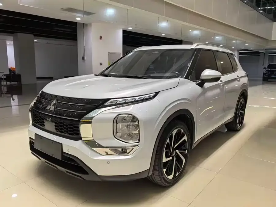 Mitsubishi Outlander Outlander 2023 1.5T CVT two-wheel drive exclusive version with 5 seats 2023 — фото 1, купить с доставкой в Москву