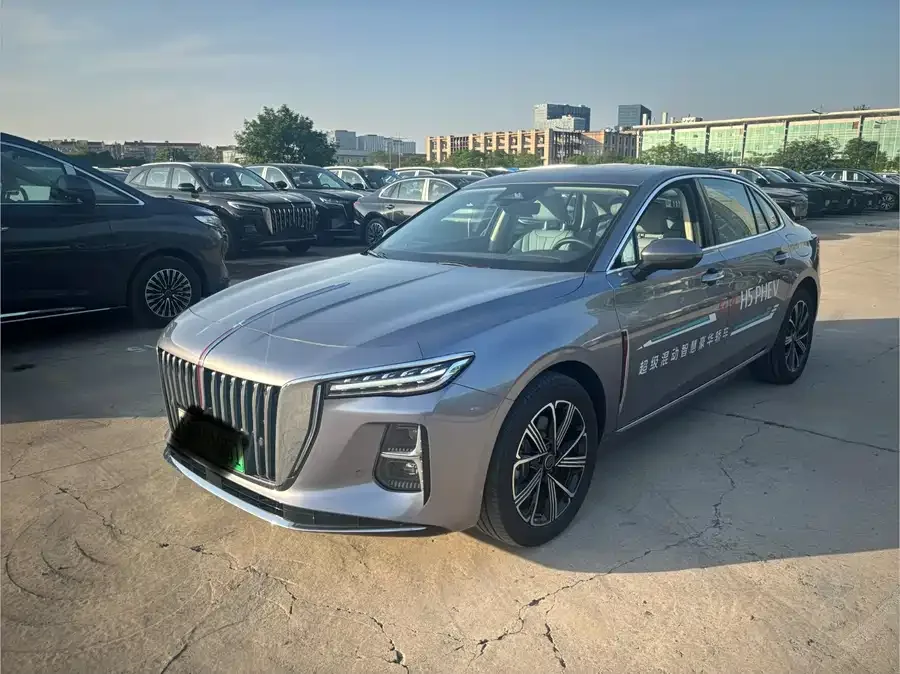Hongqi H5 PHEV Hongqi H5 PHEV 2025 170 Super Hybrid Edition 2025 — фото 1, купить с доставкой в Москву