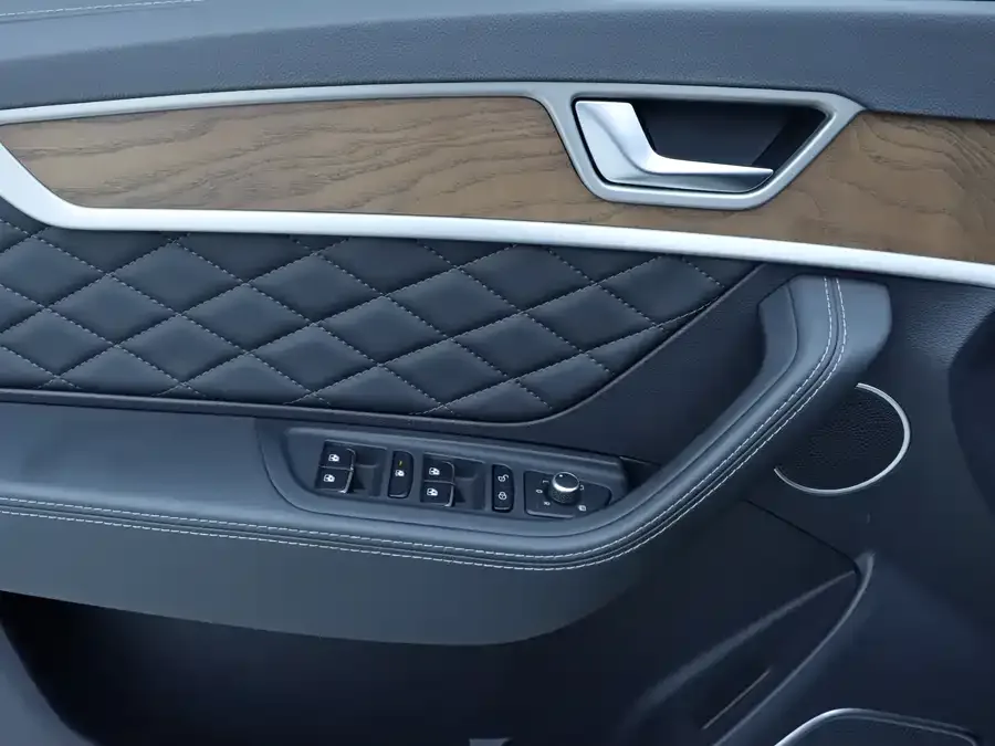 Hongqi HS7 Hongqi HS7 2022 2.0T DCT 2WD Zhilian Flagship Edition 7 Seaters 2022 — миниатюра 5