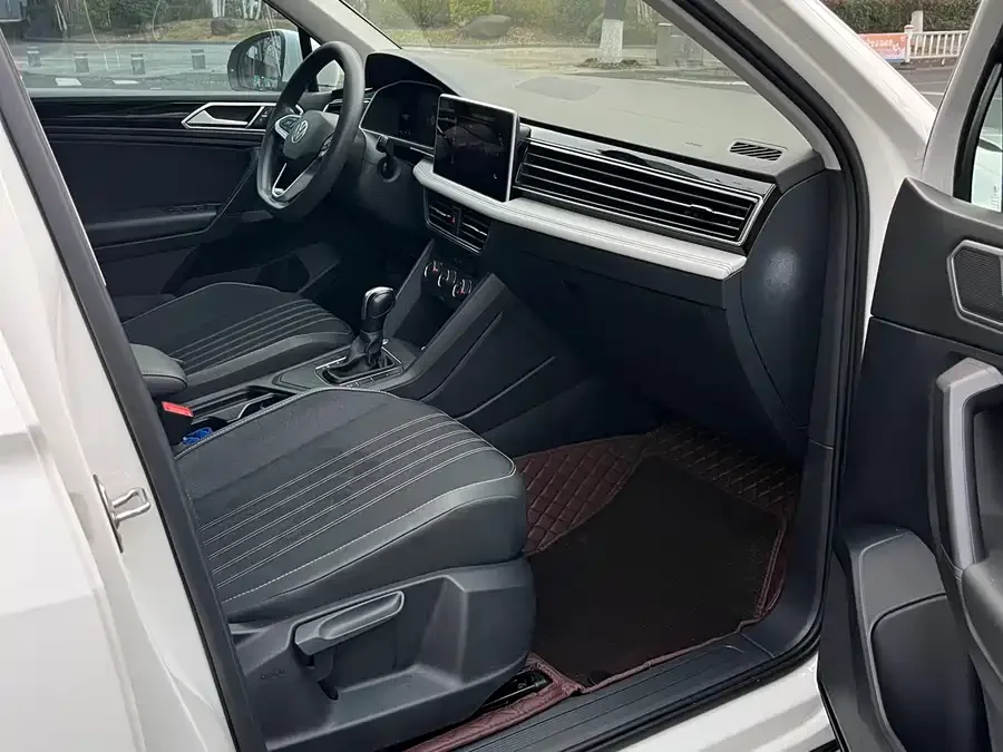 Volkswagen Tiguan L Tiguan L 2022 330TSI Automatic 2WD Comfort Edition 2022 — миниатюра 3