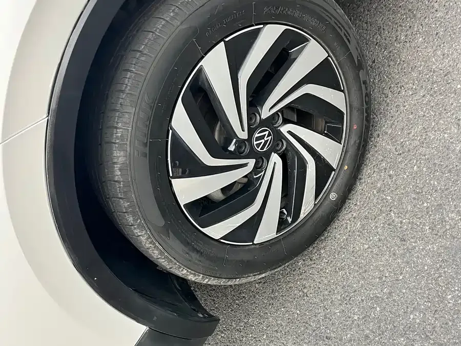 Volkswagen Tiguan L Tiguan L 2022 330TSI Automatic 2WD Comfort Edition 2022 — миниатюра 4