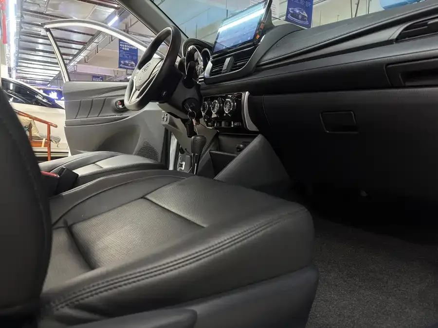 Toyota YARiS L YARiS L 2022 YARiS X 1.5L CVT Luxury PLUS Edition 2022 — миниатюра 4