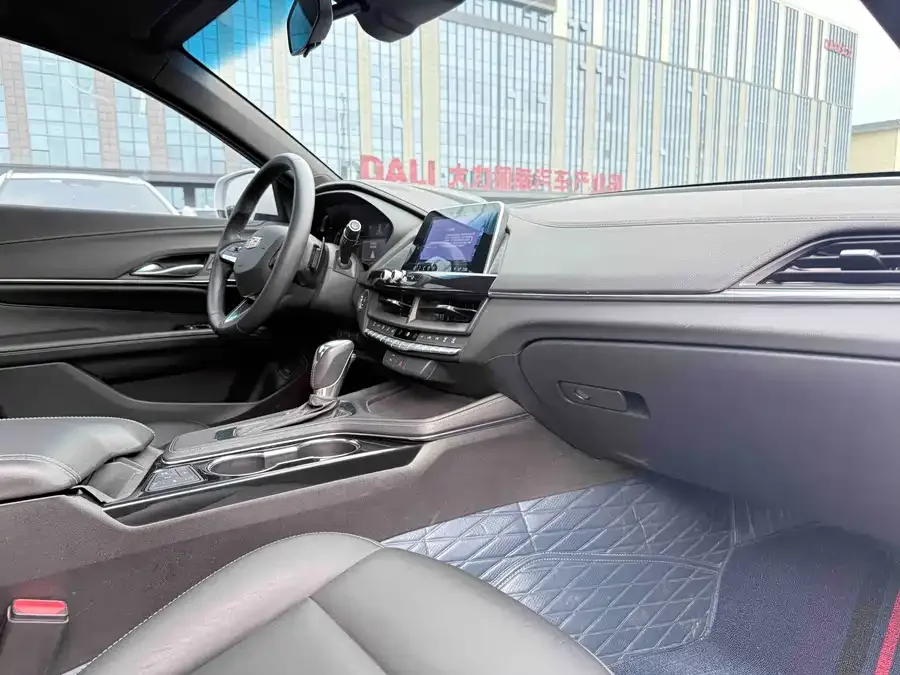 Cadillac CT4 2022 28T Fashion Model 2023 — миниатюра 5