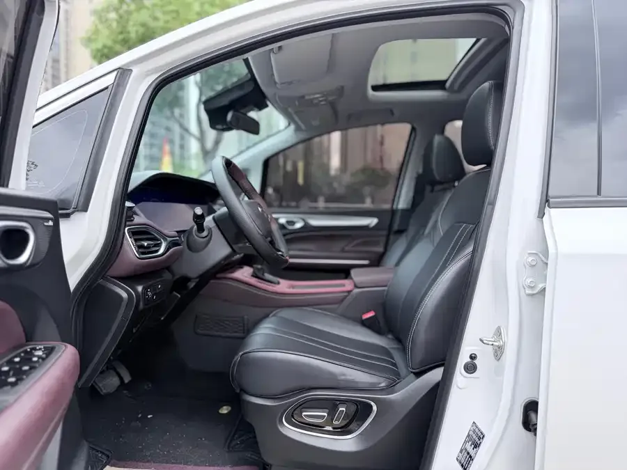 GAC Trumpchi M6 Trumpchi M6 2023 PRO 270T DCT Luxury Edition 2024 — миниатюра 3