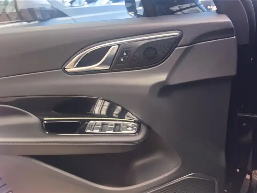 Hongqi HS3 PHEV Hongqi HS3 PHEV 2024 115km Jinwei Edition 2024 — миниатюра 4