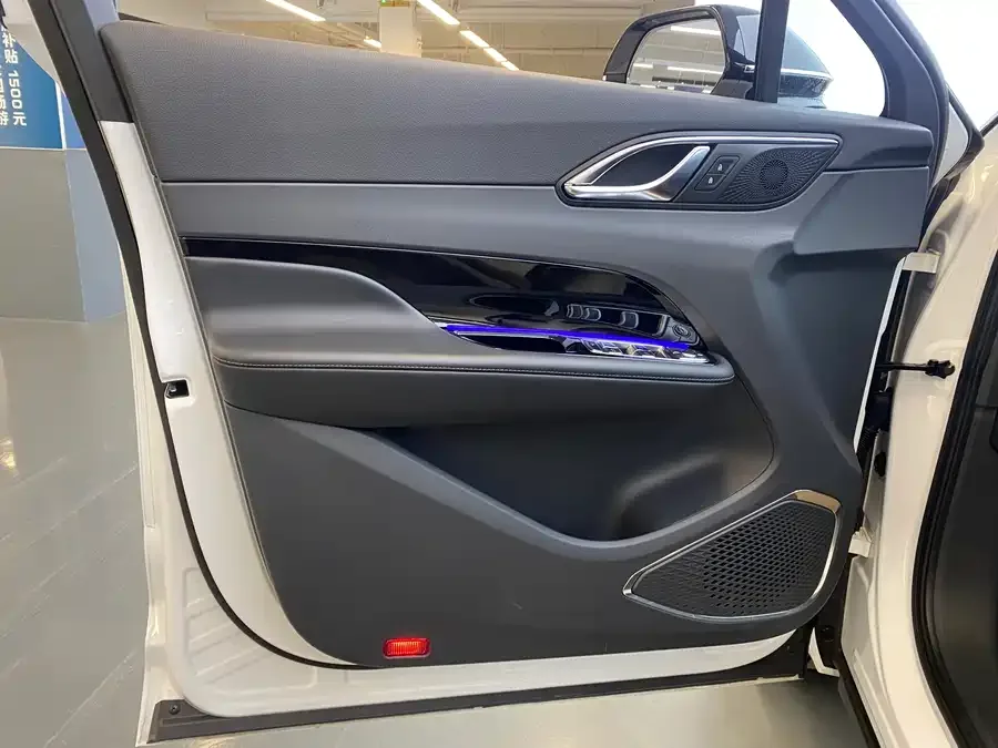 Hongqi HS3 PHEV Hongqi HS3 PHEV 2025 117km Jinwei PLUS Edition 2025 — миниатюра 2