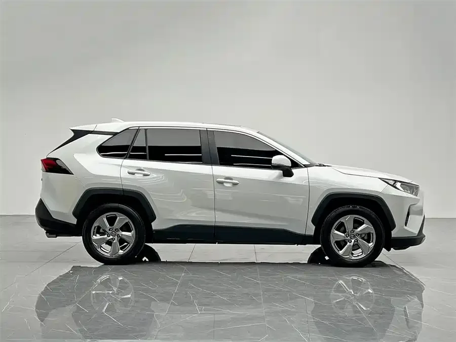 Toyota RAV4 RAV4 Rongfang 2021 2.0L CVT 2WD Fashion Edition 2022 — миниатюра 4