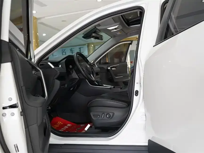 Toyota RAV4 RAV4 Rongfang 2024 2.0L CVT 2WD Fashion Edition 2025 — миниатюра 2