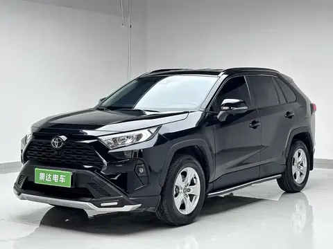 Toyota RAV4 2025 купить в Москве