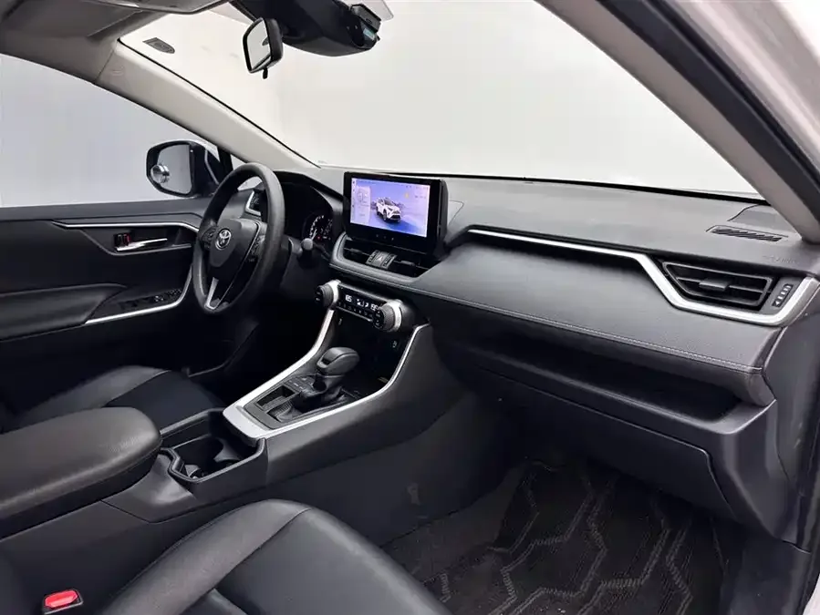 Toyota RAV4 RAV4 Rongfang 2023 2.0L CVT 2WD Fashion Edition 2023 — миниатюра 5