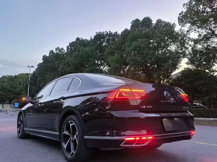 Volkswagen Magotan Magotan 2023 2 million commemorative edition 330TSI DSG luxury model 2023 — миниатюра 4