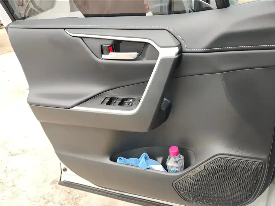 Toyota RAV4 RAV4 Rongfang 2023 2.0L CVT 2WD Fashion PLUS Edition 2024 — миниатюра 4