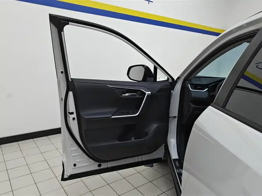 Toyota RAV4 RAV4 Rongfang 2023 2.0L CVT 2WD Fashion PLUS Edition 2024 — миниатюра 4