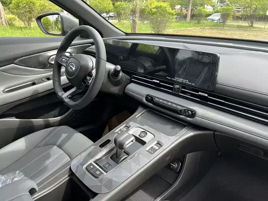 GAC Trumpchi Shadow Leopard Shadow Leopard 2024 270T DCT Shadow Leopard S Edition 2025 — миниатюра 4