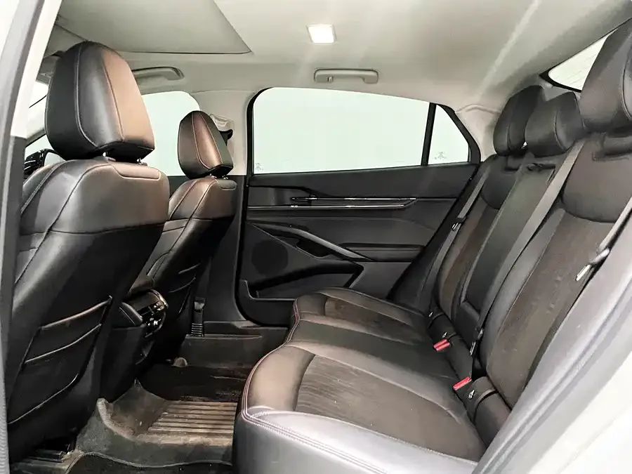 Ford Mondeo 2022 Mondeo EcoBoost 245 Luxury 2023 — миниатюра 4