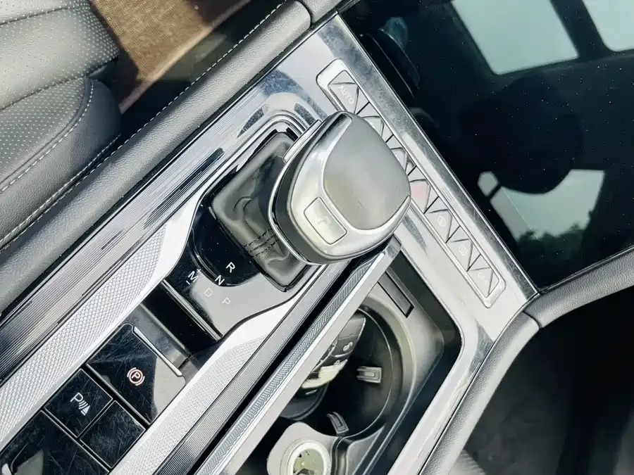 Hongqi H5 Hongqi H5 2024 1.5T DCT Zhilian Qiyun Edition 2023 — миниатюра 4