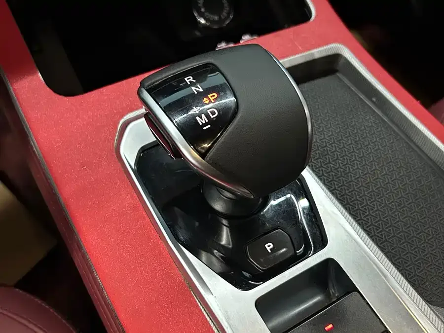 Jetour X70 PLUS JETOUR X70 PLUS 2023 1.5T DCT Brave PLUS 5-seater 2023 — миниатюра 3