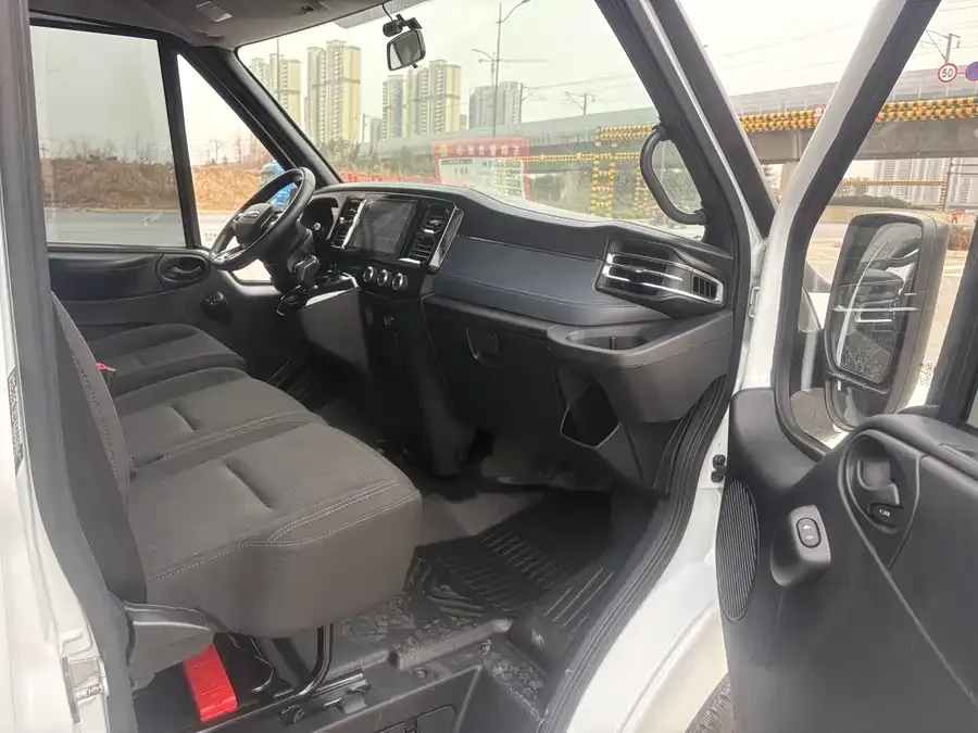 Jiangling Fushun Jiangling Fushun 2025 2.0T 8AT diesel short-axle low-top commercial multi-purpose passenger car 5/6 seats lift-up tailgate 2025 — миниатюра 5