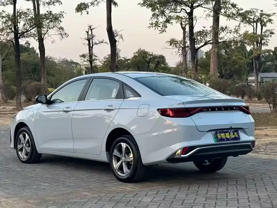 Geely Emgrand L HiP Emgrand L HiP 2024 Longteng Edition 1.5TD-DHT Pro 100KM Beyond Edition 2025 — миниатюра 3