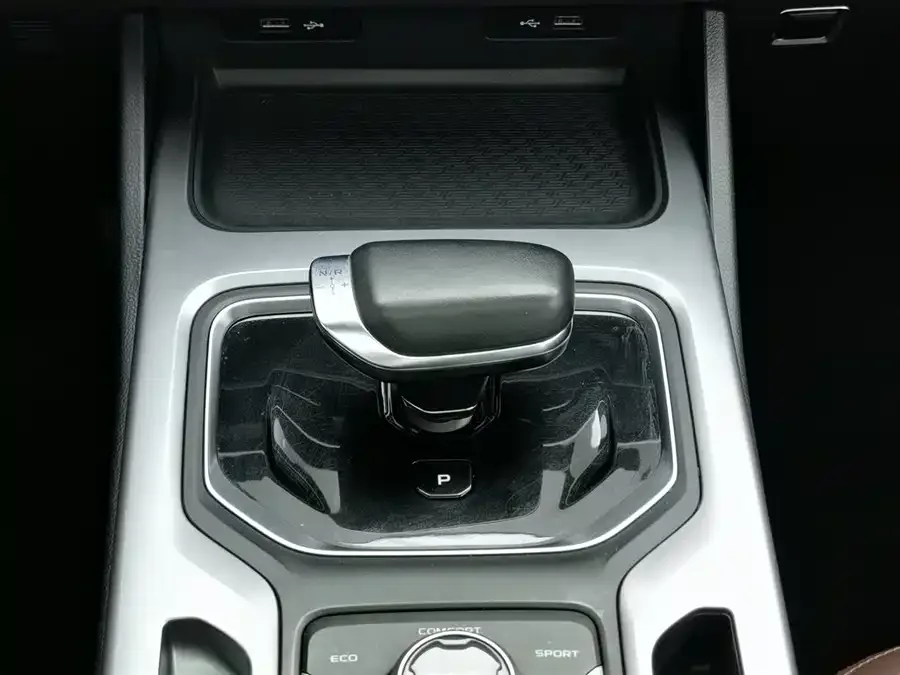 Geely Okavango Haoyue 2022 1.8TD DCT Luxury 7-seater 2023 — миниатюра 4