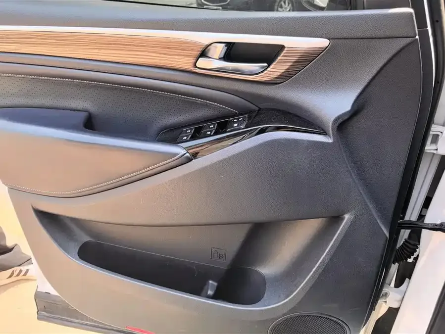 GAC Trumpchi M8 Trumpchi M8 2021 Facelift Lingxiu Series 390T Deluxe Edition 2022 — миниатюра 4