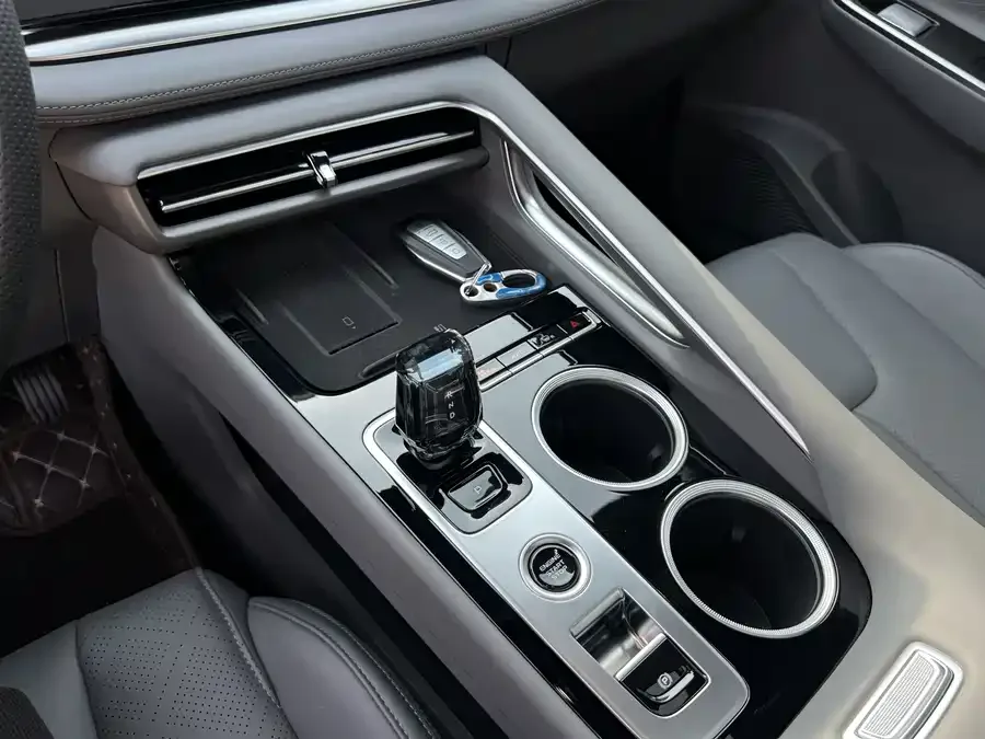 Geely Atlas Boyue 2026 1.5TD beautiful 2025 — миниатюра 4