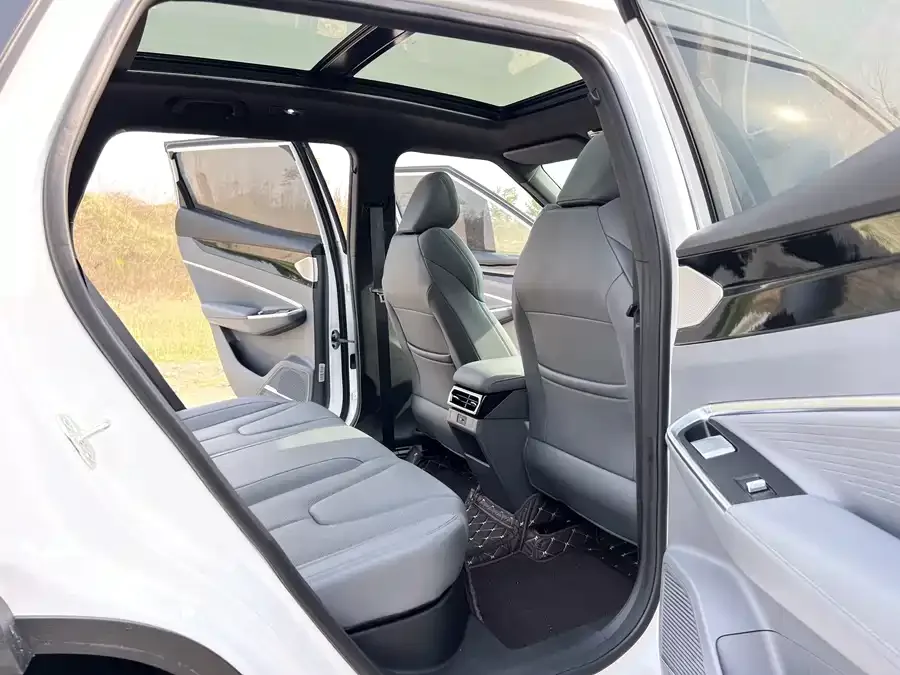 Geely Atlas Boyue 2026 1.5TD beautiful 2025 — миниатюра 5
