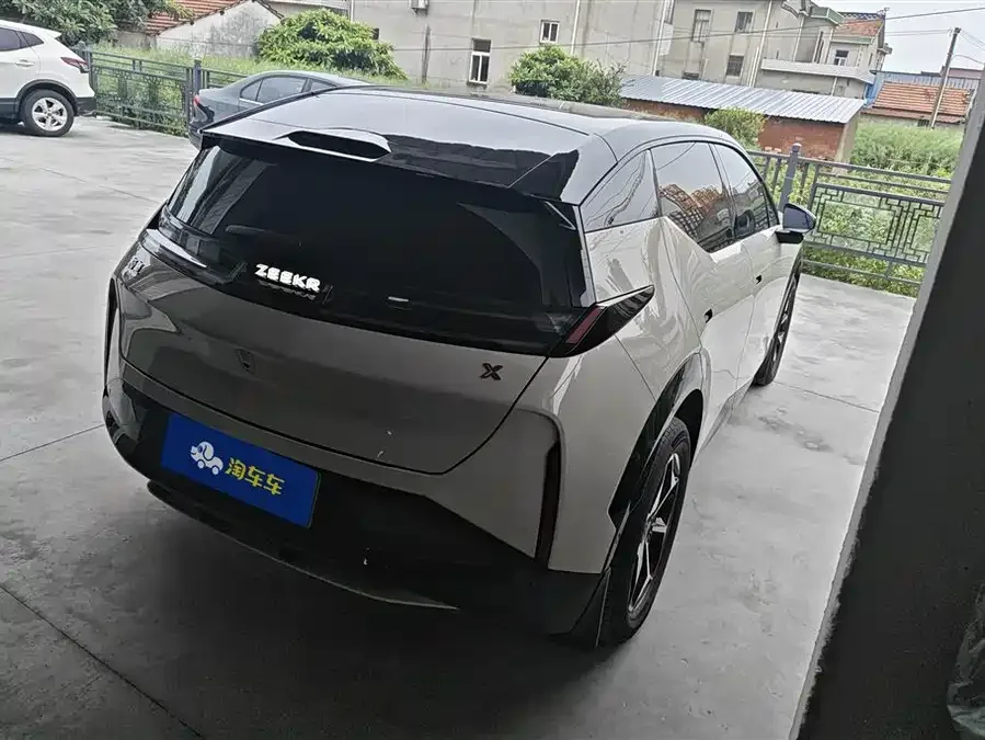 Zeekr X Zeekr X 2025 five-seat rear-wheel drive version 2025 — миниатюра 3