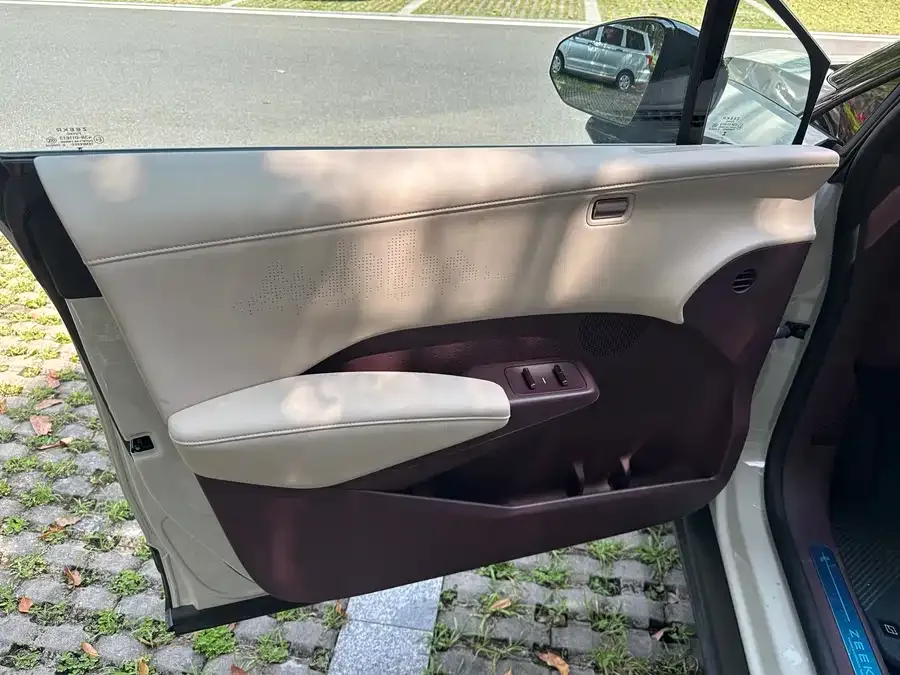 Zeekr X Zeekr X 2025 four-seat rear-wheel drive cube version 2024 — миниатюра 5
