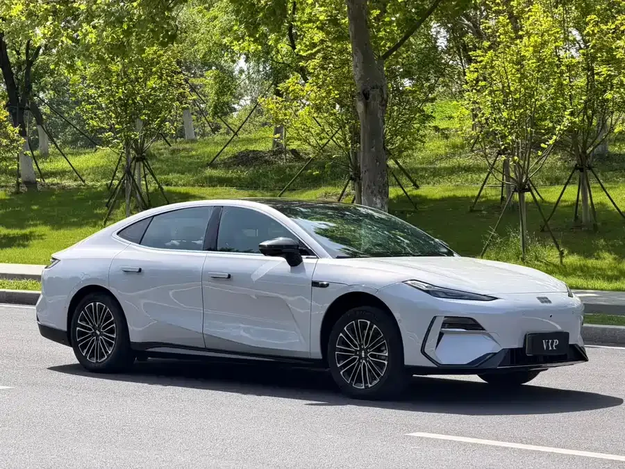 Geely Galaxy E8 Galaxy E8 2025 575km Exploration Smart Driving Edition 2025 — миниатюра 3