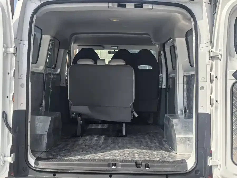 Maxus Dana V1 Dana V1 2025 V1+ Short-Axis Low-Top Multi-Function Edition (42kWh) 2025 — миниатюра 2