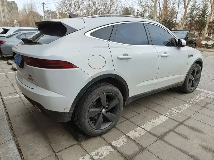 Jaguar E-Pace 2024 aggressive sports version R-DYNAMIC S 2024 — миниатюра 2