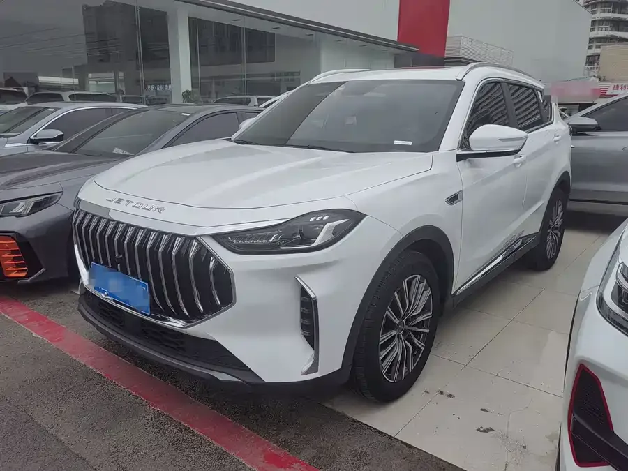 Jetour X70 PLUS JETOUR X70 PLUS 2023 1.5T DCT Ziqiang PRO 7-seater 2023 — фото 1, купить с доставкой в Москву