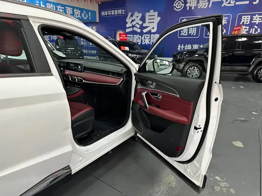 Jetour X70 PLUS JETOUR X70 PLUS 2025 Champion Edition 1.5T DCT Champion MAX 7 Seaters 2025 — миниатюра 4