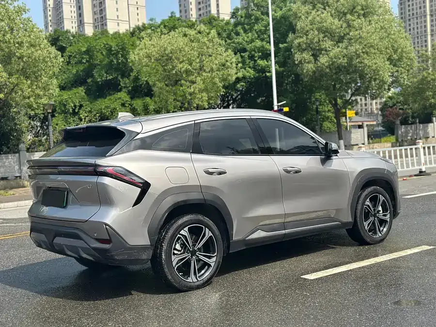 Geely Galaxy L7 Galaxy L7 2024 1.5T 115km PLUS Longteng Edition 2025 — миниатюра 2