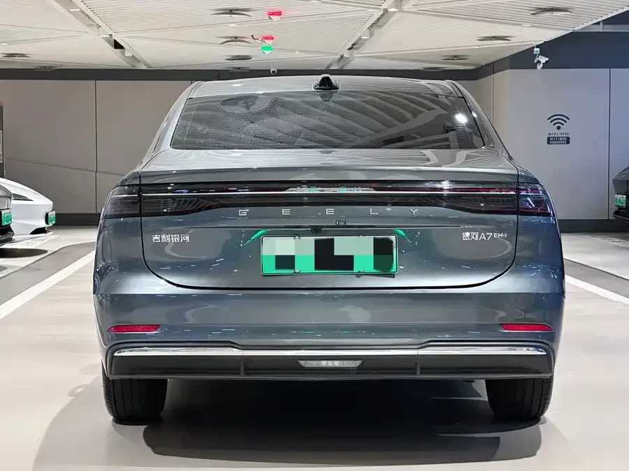 Geely Galaxy A7 Galaxy A7 2025 EM-i 70km Explorer Edition 2025 — миниатюра 2