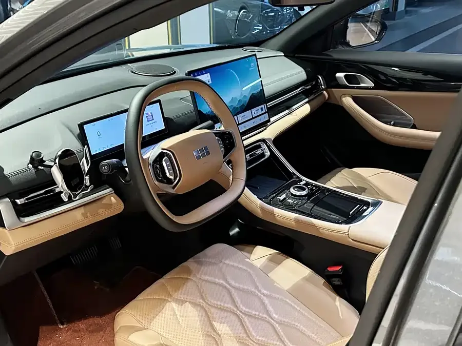 Geely Galaxy A7 Galaxy A7 2025 EM-i 70km Explorer Edition 2025 — миниатюра 3