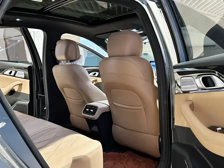 Geely Galaxy A7 Galaxy A7 2025 EM-i 70km Explorer Edition 2025 — миниатюра 4