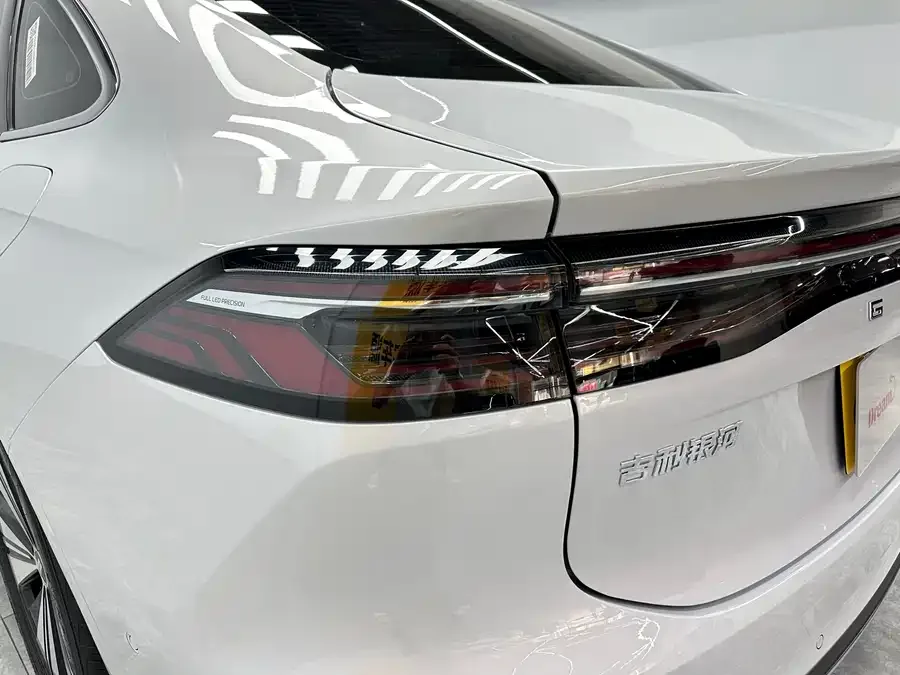 Geely Galaxy A7 Galaxy A7 2025 EM-i 150km Explorer+ Edition 2026 — миниатюра 4