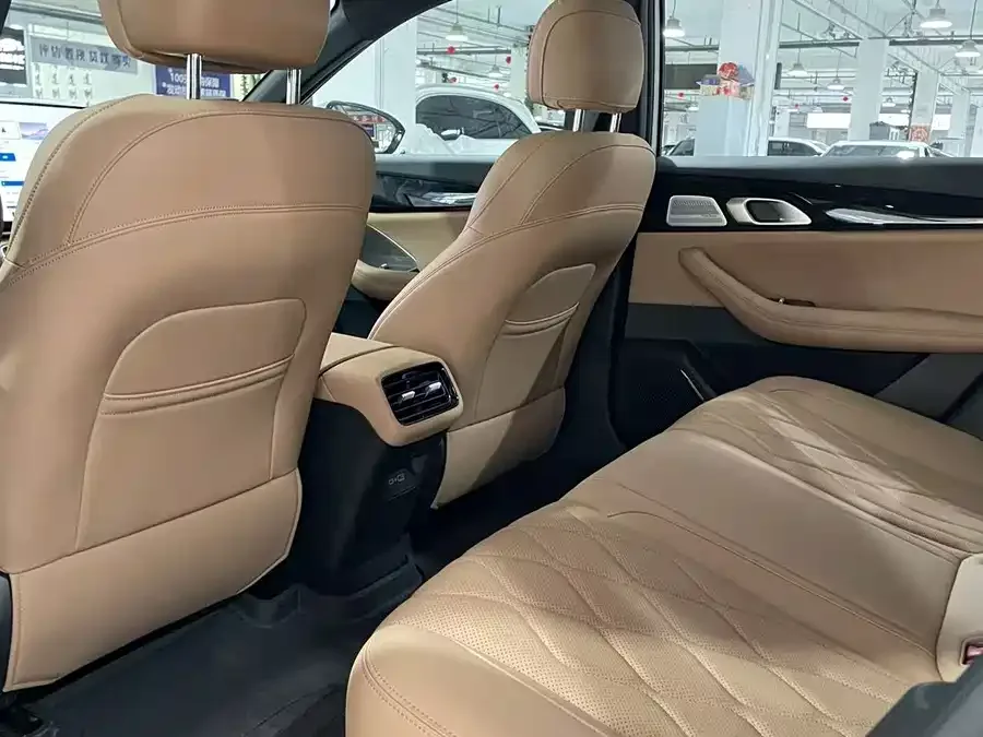 Geely Galaxy A7 Galaxy A7 2025 EM-i 150km Explorer+ Edition 2025 — миниатюра 2