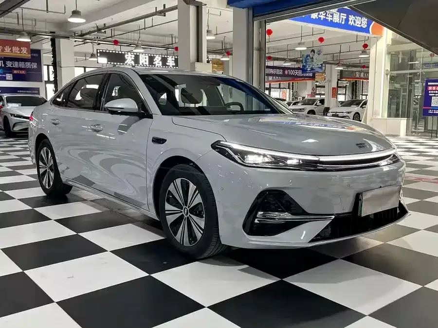 Geely Galaxy A7 Galaxy A7 2025 EM-i 150km Explorer+ Edition 2025 — миниатюра 3