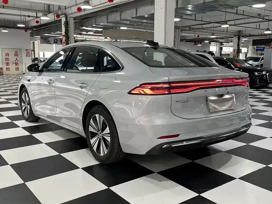 Geely Galaxy A7 Galaxy A7 2025 EM-i 150km Explorer+ Edition 2025 — миниатюра 4