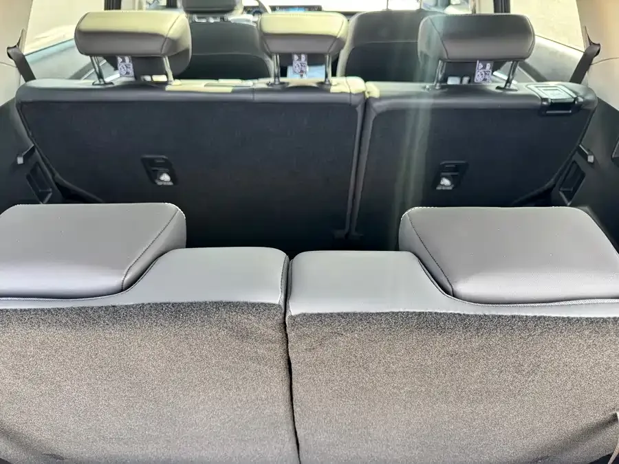Jetour X70 PLUS JETOUR X70 PLUS 2023 1.5T DCT Brave PLUS 7-seater 2023 — миниатюра 4