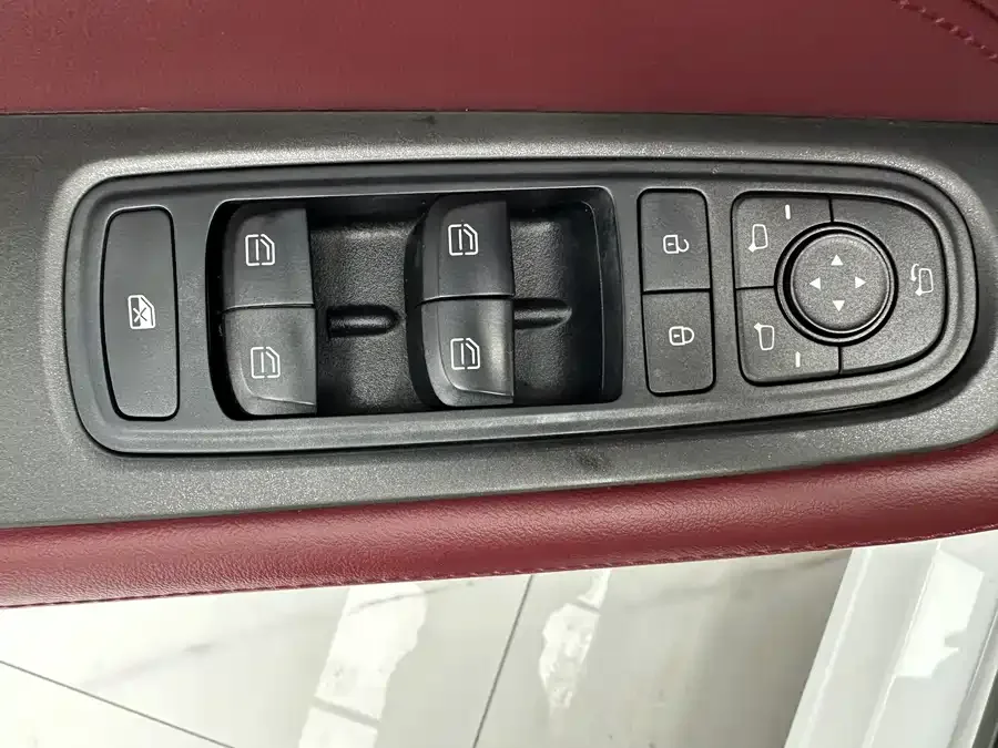 Jetour X70 PLUS JETOUR X70 PLUS 2023 1.5T DCT Brave PLUS 5-seater 2023 — миниатюра 5