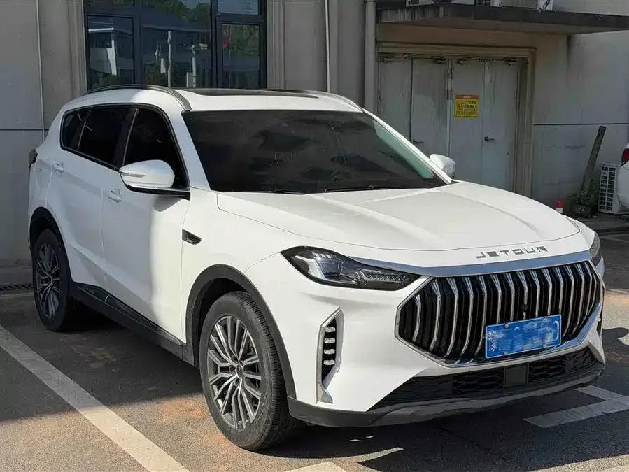 Jetour X70 PLUS JETOUR X70 PLUS 2023 1.5T DCT Brave PLUS 7-seater 2023 — миниатюра 3